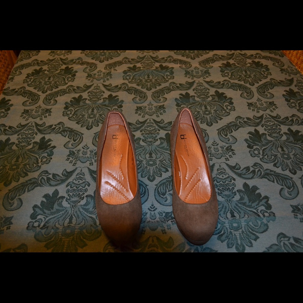 Dark Brown suede pump